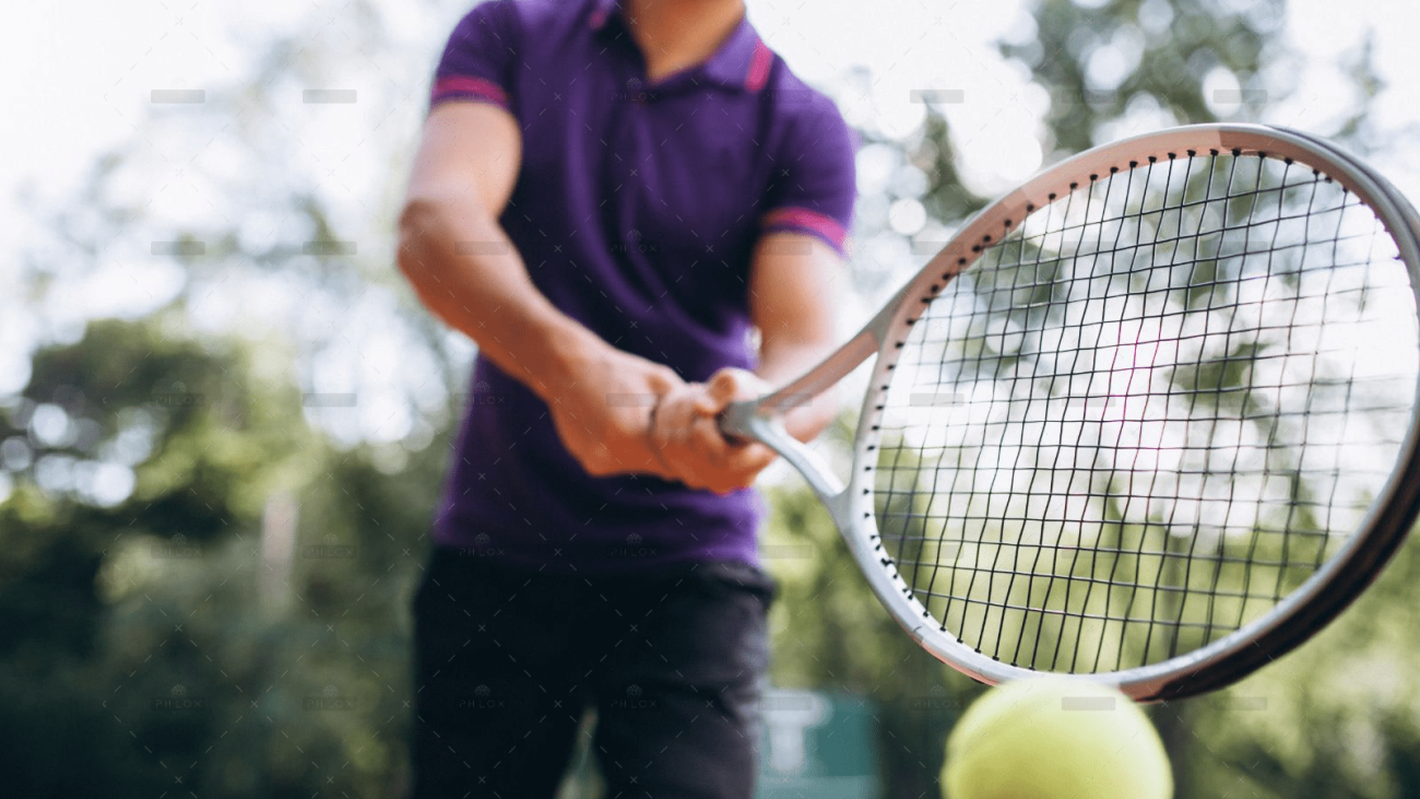 demo-attachment-26-young-man-tennis-player-court-tennis-racket-close-up3